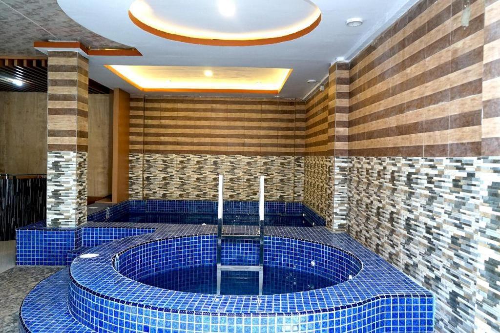 Grand Vella Hotel Панкалпинанг Экстерьер фото